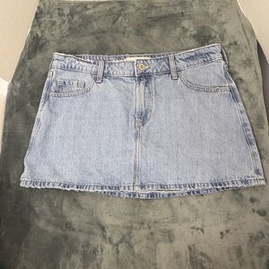 Hollister Light Wash Denim Mini Skirt Y2K Distressed Waist 32” Preppy Streetwear